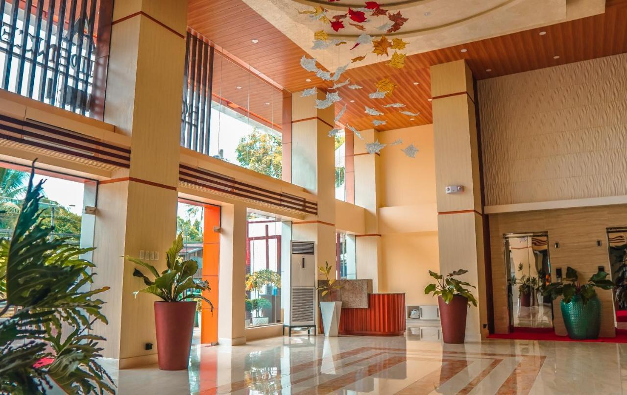 Aya Hotel & Residences Clarin  Esterno foto