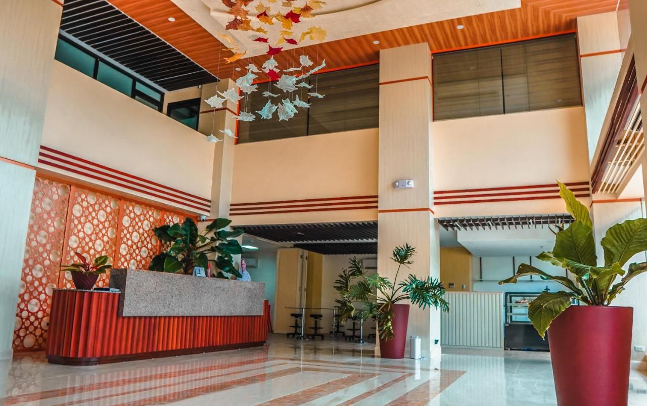 Aya Hotel & Residences Clarin  Esterno foto
