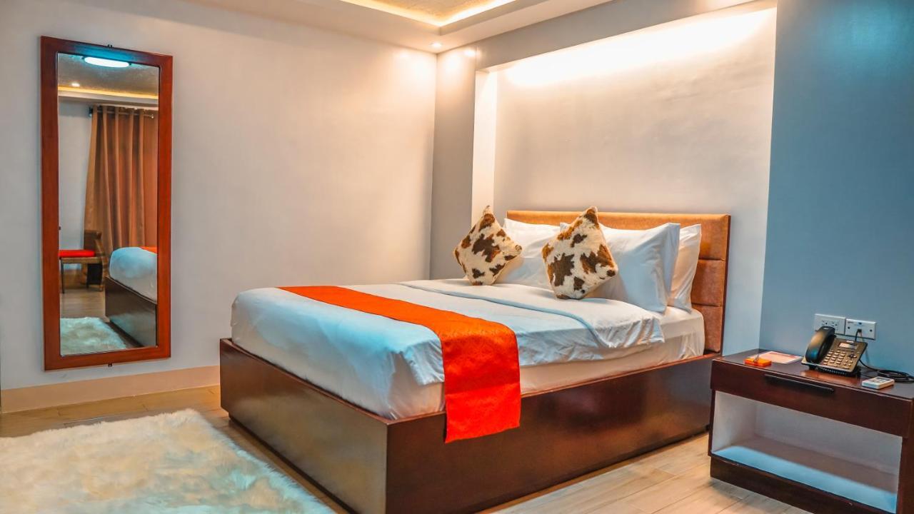 Aya Hotel & Residences Clarin  Esterno foto