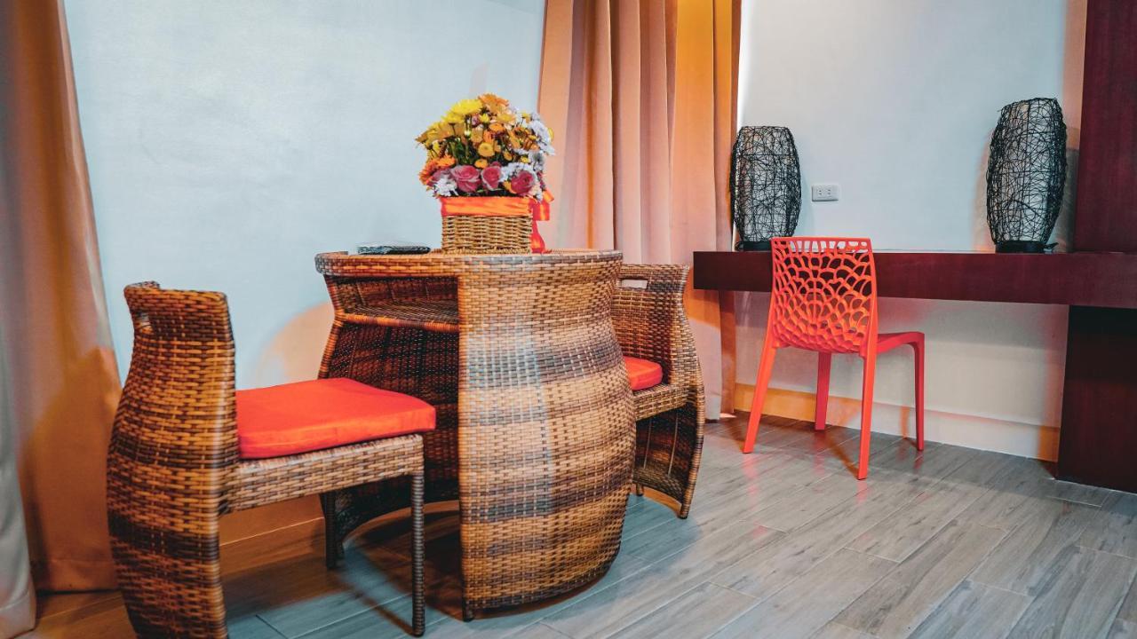 Aya Hotel & Residences Clarin  Esterno foto