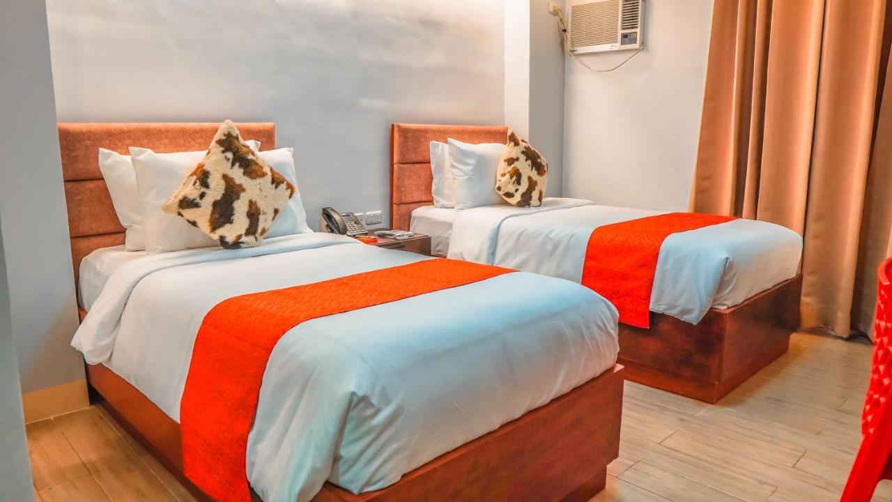 Aya Hotel & Residences Clarin  Esterno foto