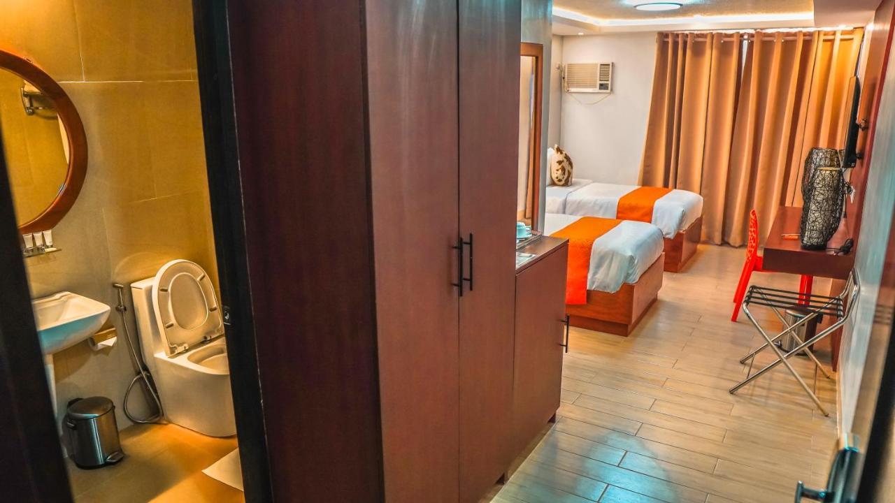 Aya Hotel & Residences Clarin  Esterno foto